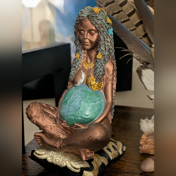 Gaia Fertility Statue - Picture 3 of 9